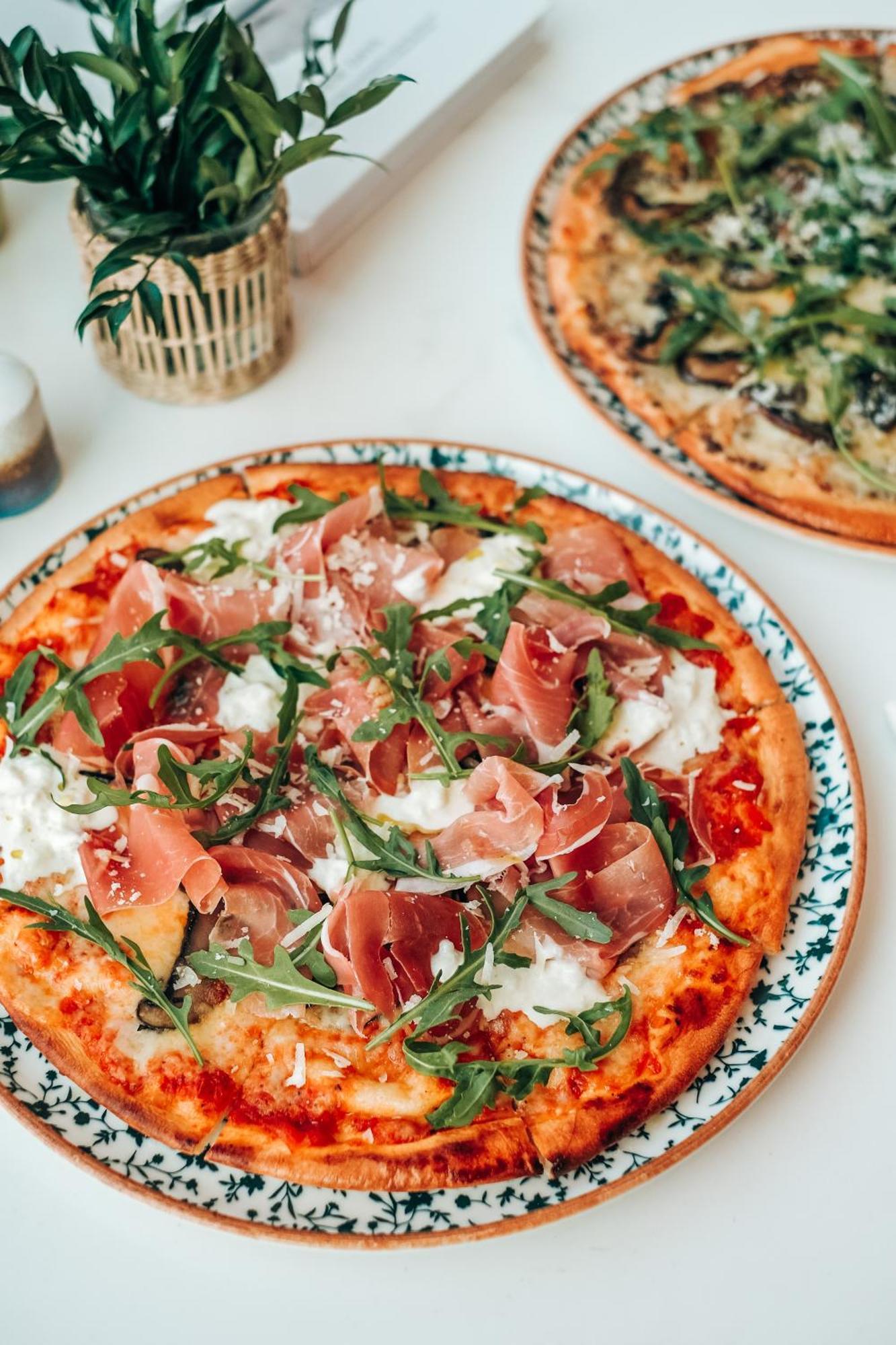 Eastin Grand Hotel Phayathai Bangkok Exterior photo Pizza with prosciutto