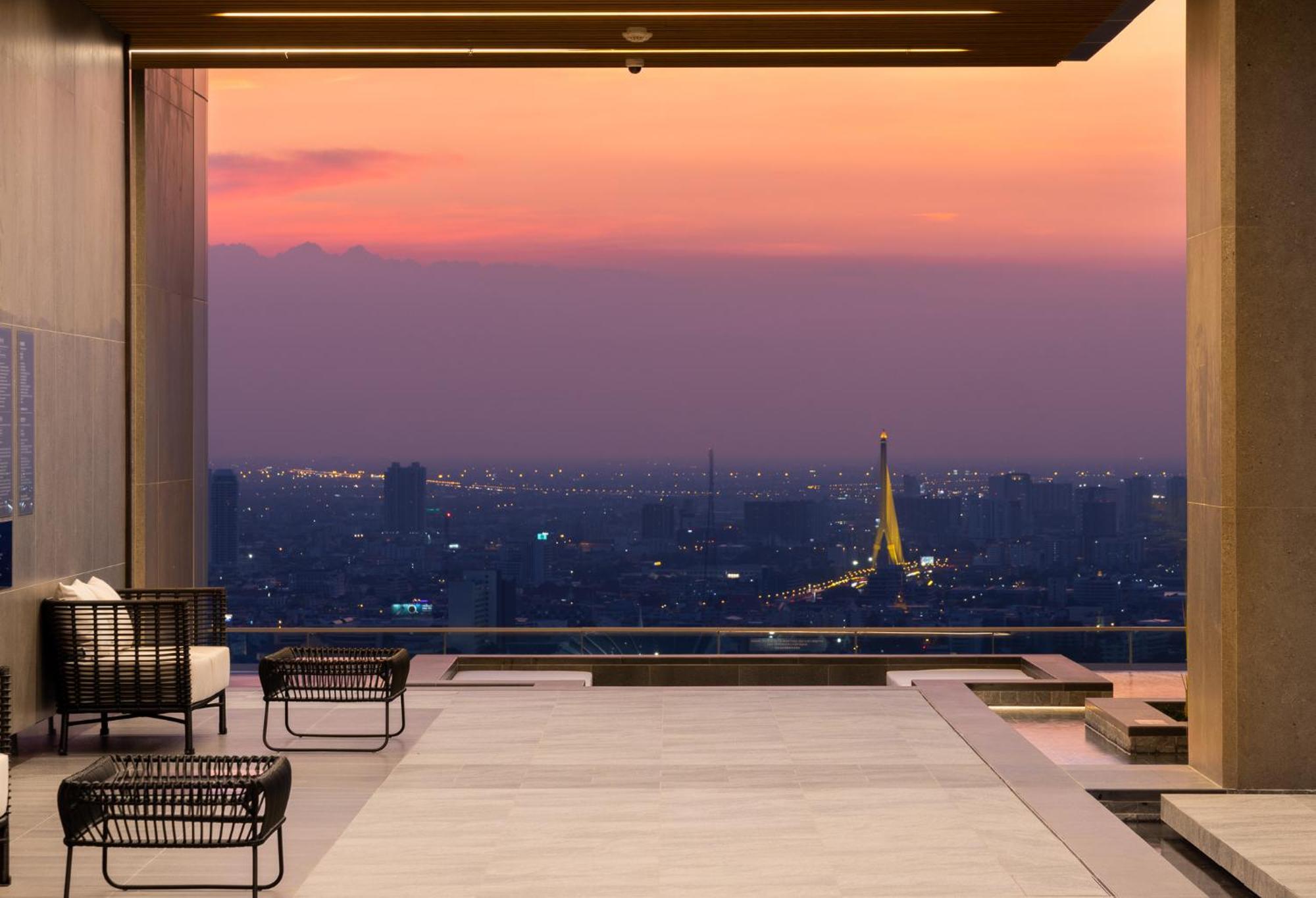 Eastin Grand Hotel Phayathai Bangkok Exterior photo View from the rooftop