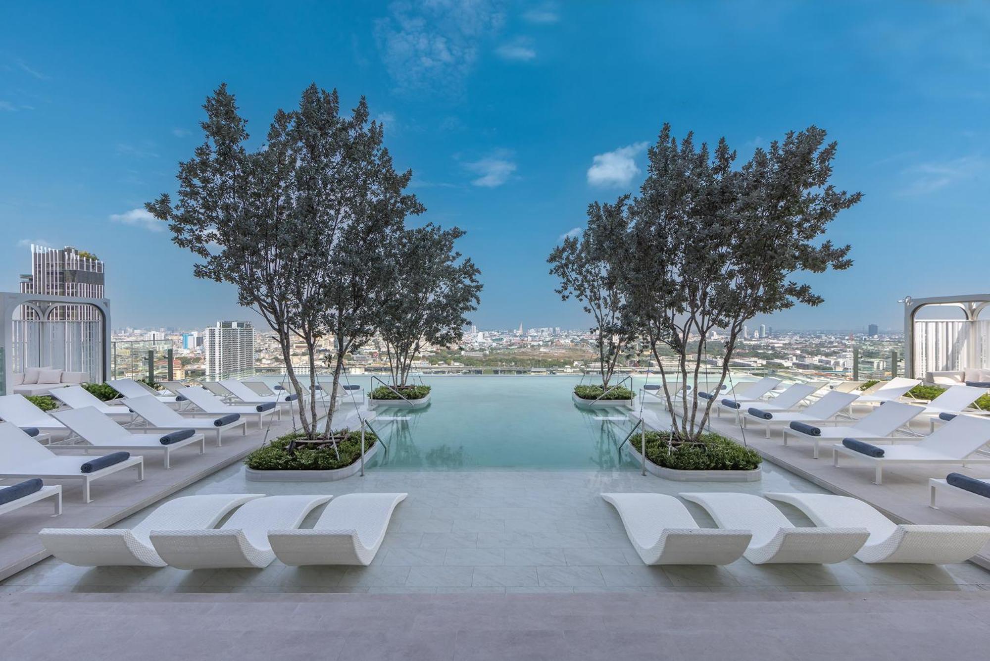 Eastin Grand Hotel Phayathai Bangkok Exterior photo The rooftop pool at the hotel