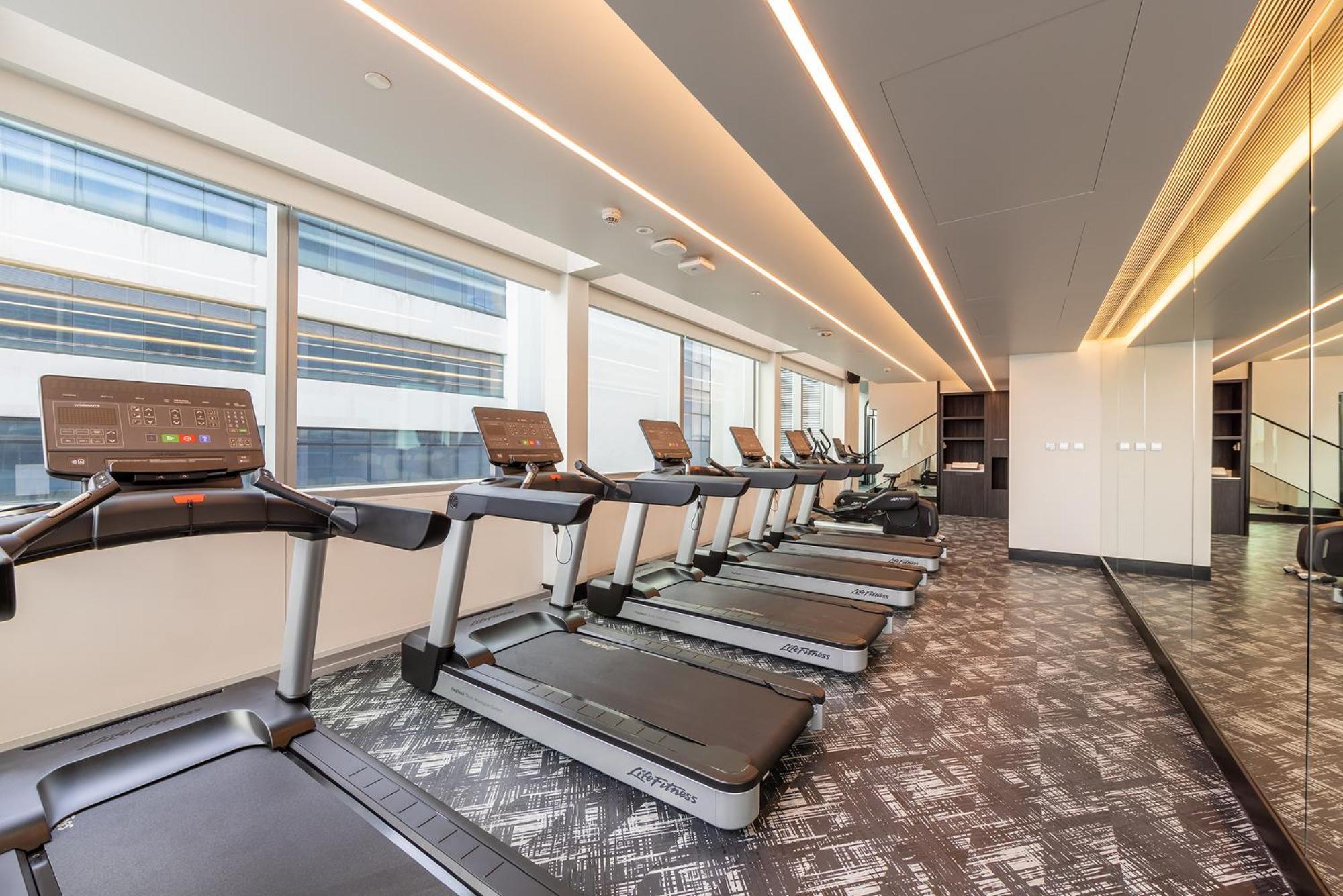 Eastin Grand Hotel Phayathai Bangkok Exterior photo The gym at The Ivy Collection