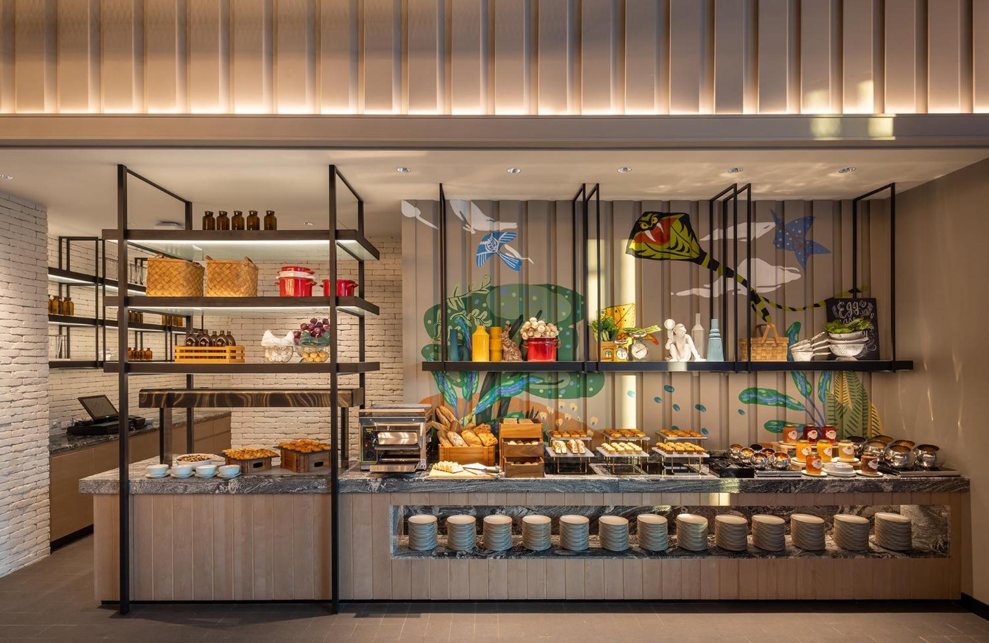 Eastin Grand Hotel Phayathai Bangkok Exterior photo The buffet at the hotel