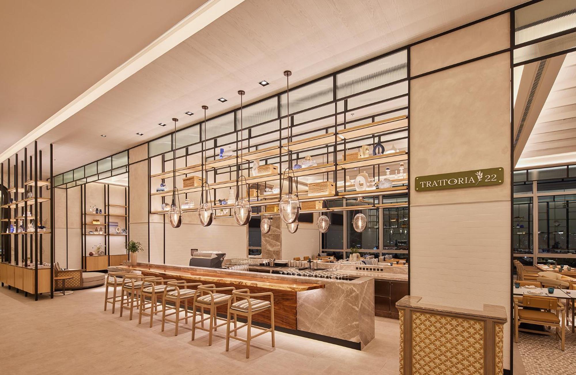 Eastin Grand Hotel Phayathai Bangkok Exterior photo The Kitchen Table