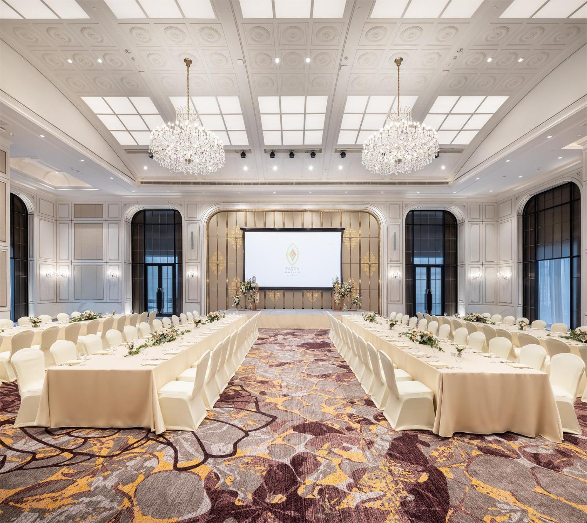 Eastin Grand Hotel Phayathai Bangkok Exterior photo The ballroom