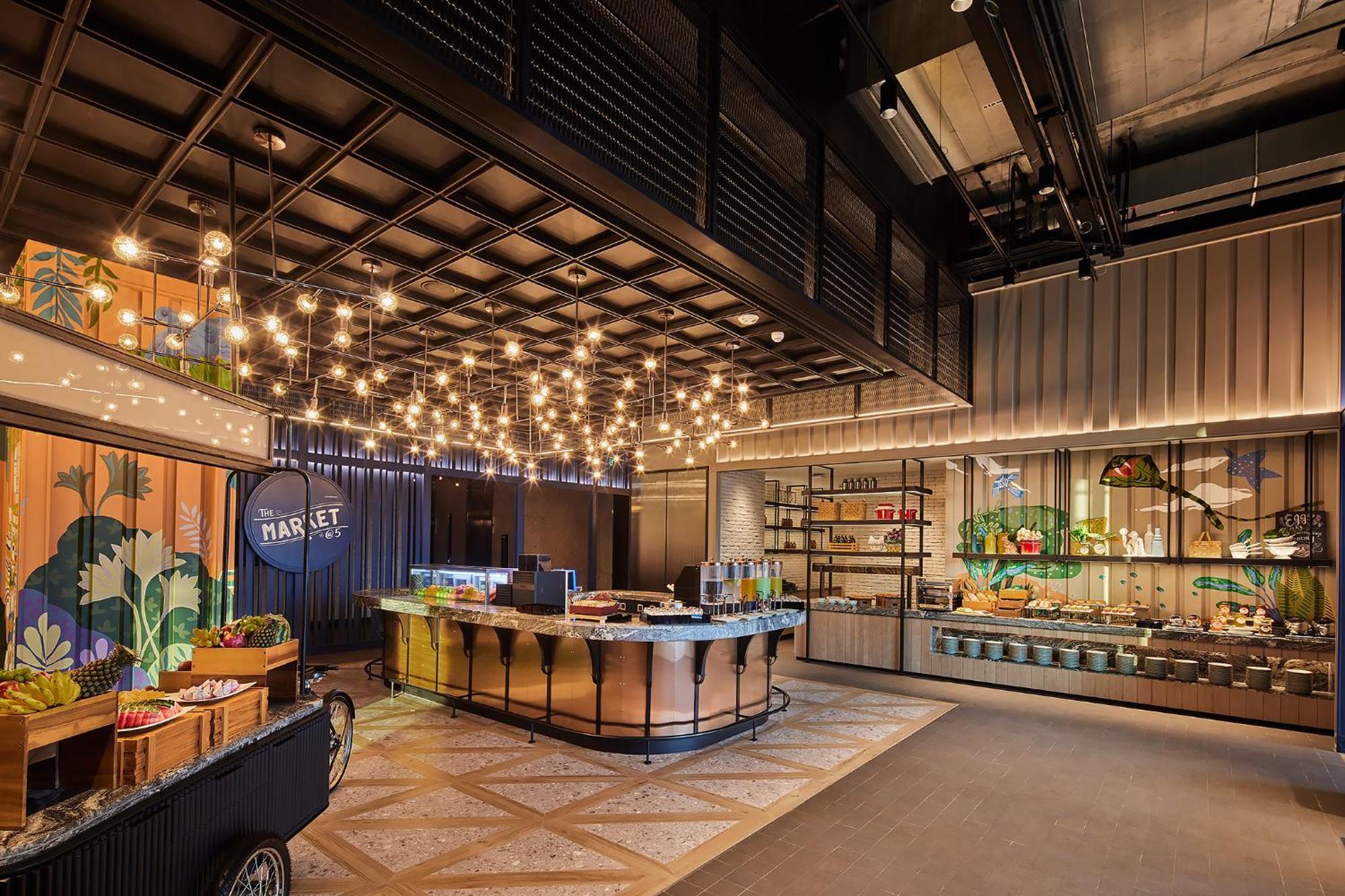 Eastin Grand Hotel Phayathai Bangkok Exterior photo The Market