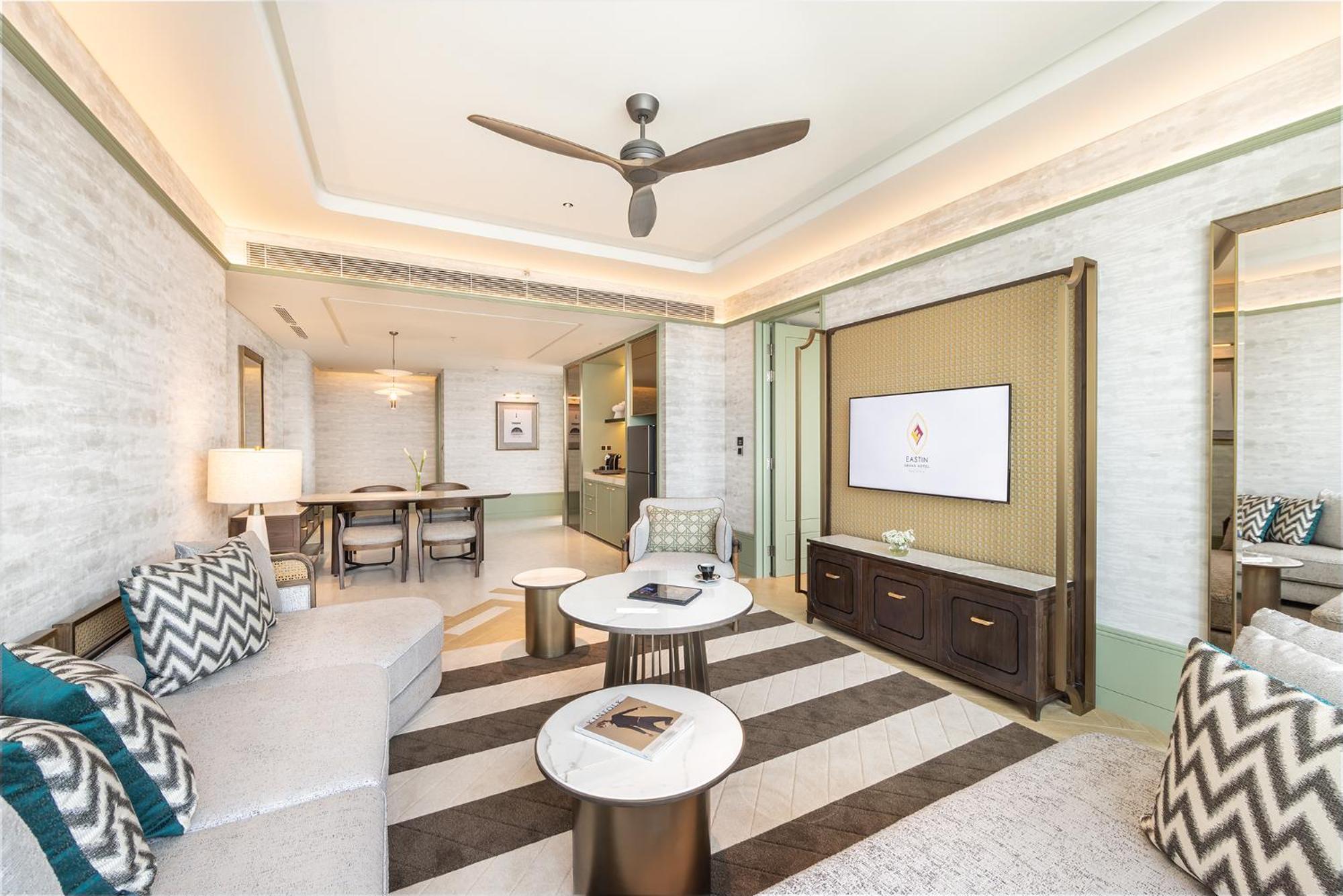 Eastin Grand Hotel Phayathai Bangkok Exterior photo Living room of a two-bedroom suite